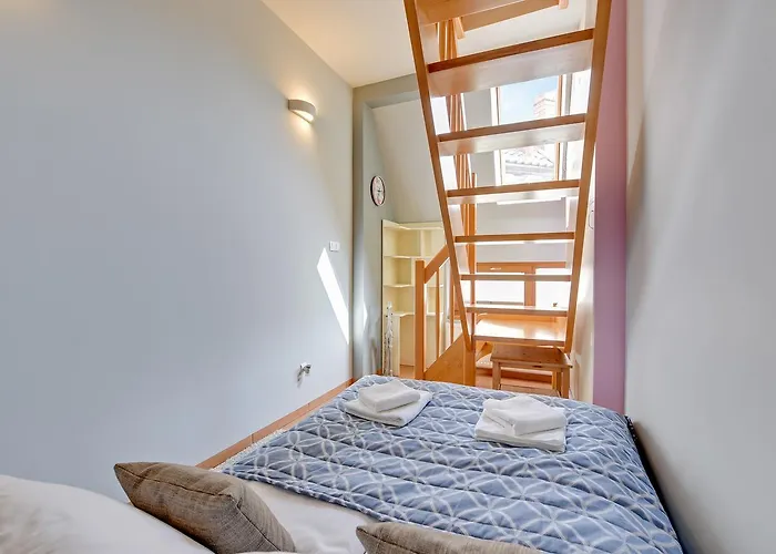 Lion Apartments - Avocado